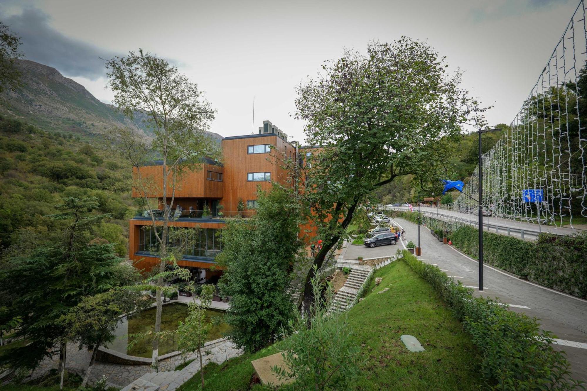 Uji Ftohte 4* Tepelene