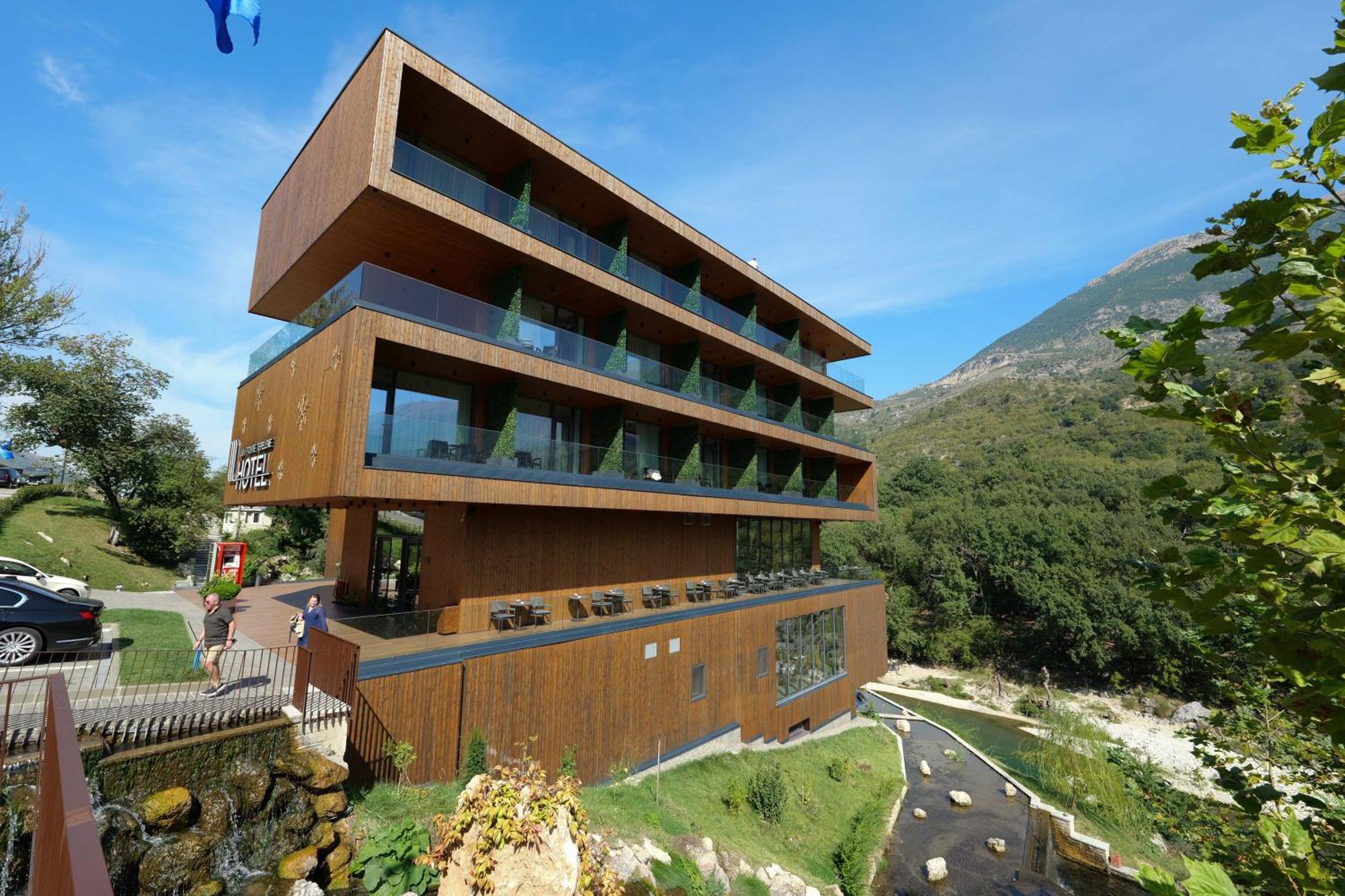 Uji Ftohte Hotel Tepelene
